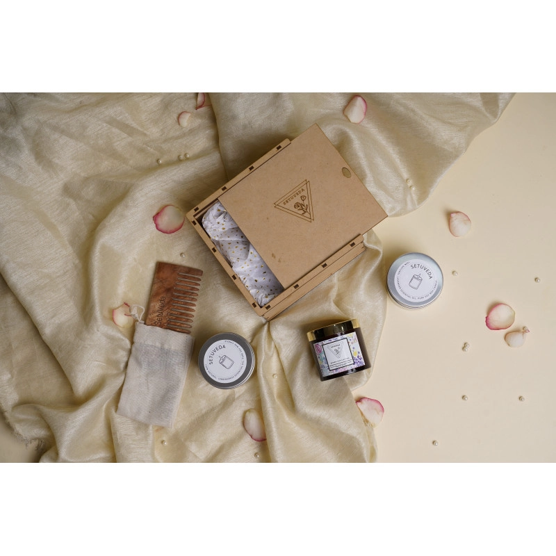 rakhi gift hamper 2 candles comb clay pack pack of 4 gift box